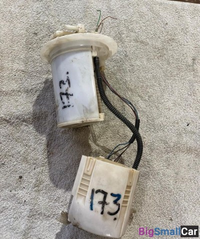 Насос топливный Toyota auris - купить Верхних Кузлах