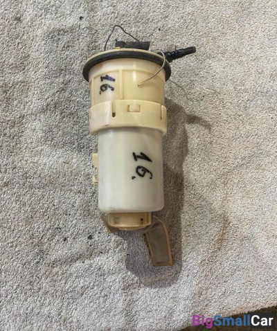 Насос топливный Toyota IST 1NZ - купить Верхних Кузлах