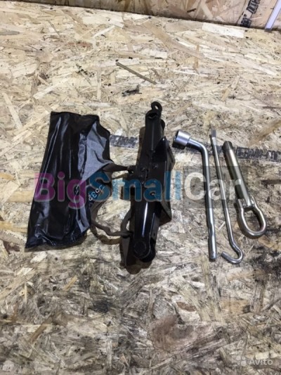 Домкрат буксировочный крюк балонник Mazda 3 bl - купить Верхних Кузлах